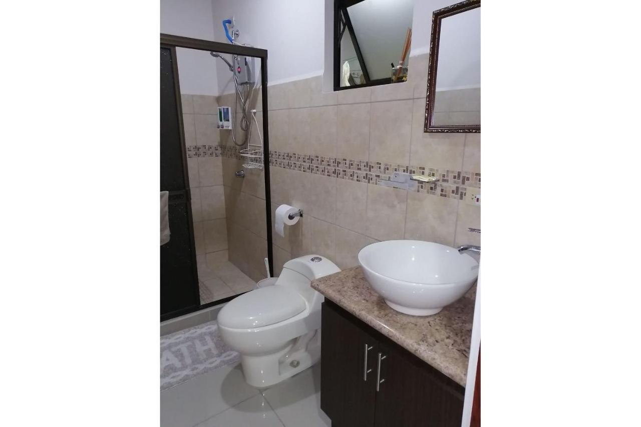 Aptos Casa Caribe, Habitaciones Privadas En Aptos Compartidos & Aptos Completos Con Auto Entrada Puerto Limon Buitenkant foto